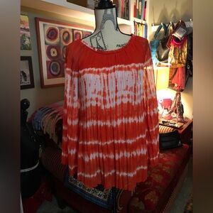 BNWOT  Women’s Nygard Tie Die Pleated Tunic